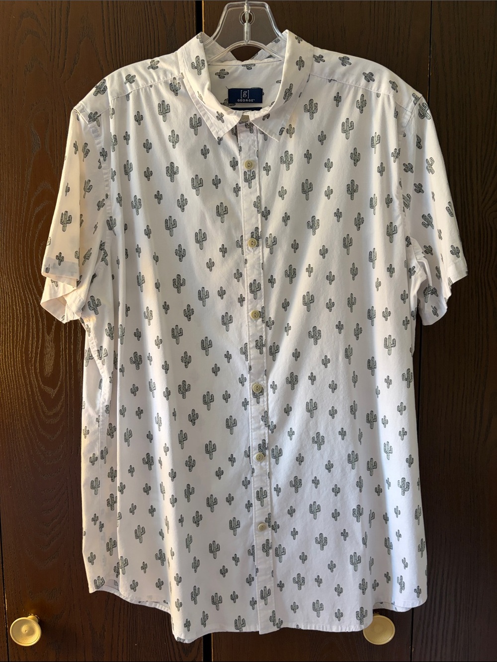 George White Short-Sleeve Button-Down with Green Cactus Print. Size Large.